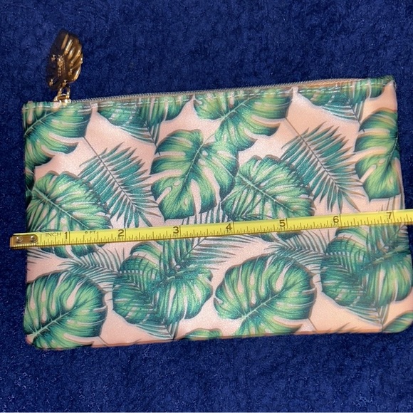 3 Ipsy mini makeup bags three one pink w daisies one  pink w ferns 5” 7”. - Picture 4 of 10